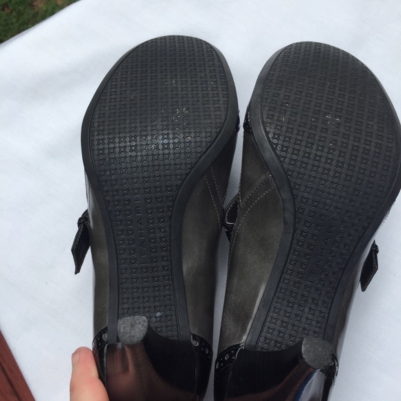 Tahari Margot Mary Jane 2-tone Patent Leather Sz 8 Black and Gray EUC - Picture 7 of 8